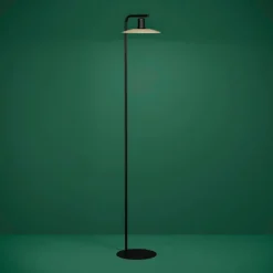 Candeeiro de pé com base alta em metal preto e cabeça em madeira natural MAYAZES EGLO 39914