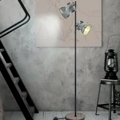 Candeeiro de pé com base metal preto e painel madeira BARNSTAPLE EGLO 49722